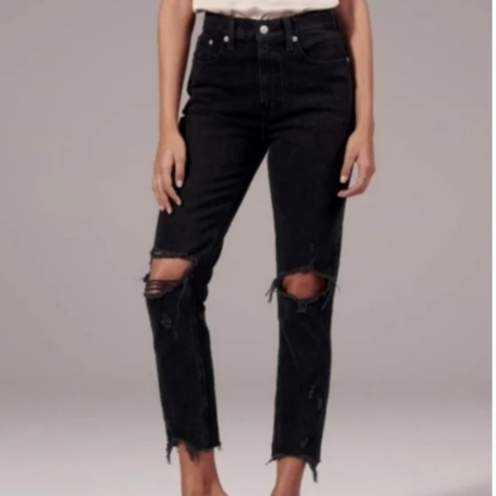 A&F High Rise Distressed Mom Jeans - Size 28/6R - Curve Love
